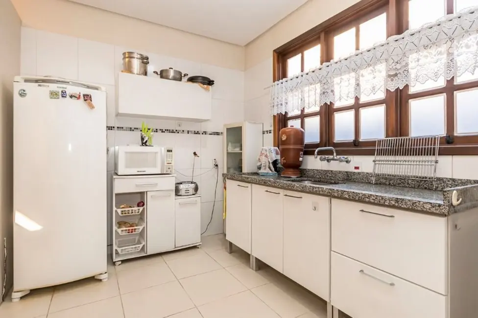 Casa com 3 quartos à venda, 244m2 em Partenon, Porto Alegre - RS - imagem 8 Foto 8 de Casa com 3 quartos à venda, 244m2 em Partenon, Porto Alegre - RS