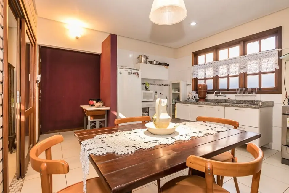 Casa com 3 quartos à venda, 244m2 em Partenon, Porto Alegre - RS - imagem 9 Foto 9 de Casa com 3 quartos à venda, 244m2 em Partenon, Porto Alegre - RS