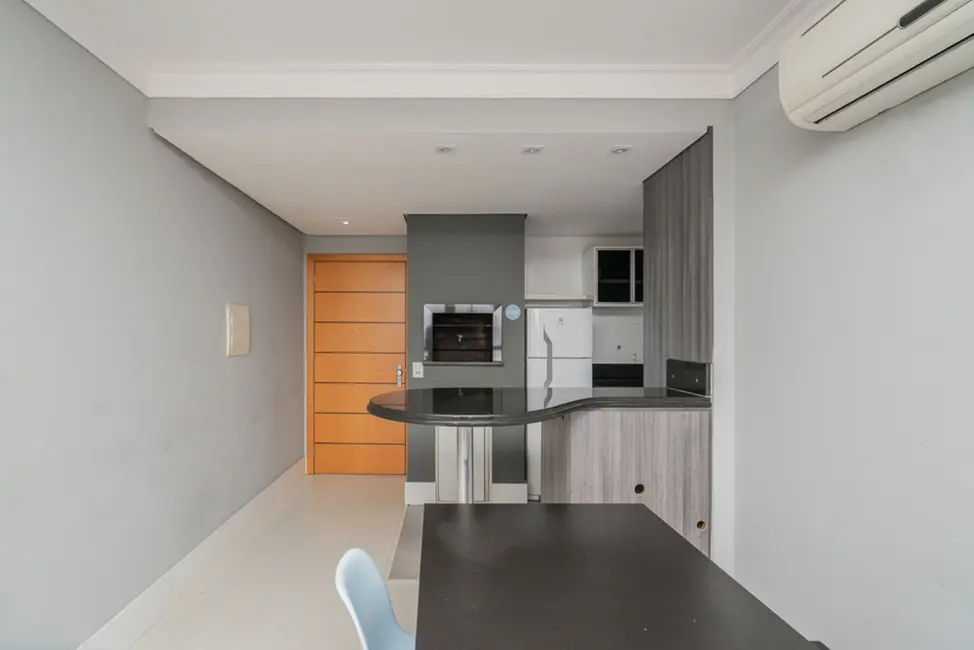 Foto 6 de Apartamento com 2 quartos à venda, 67m2 em Passo da Areia, Porto Alegre - RS