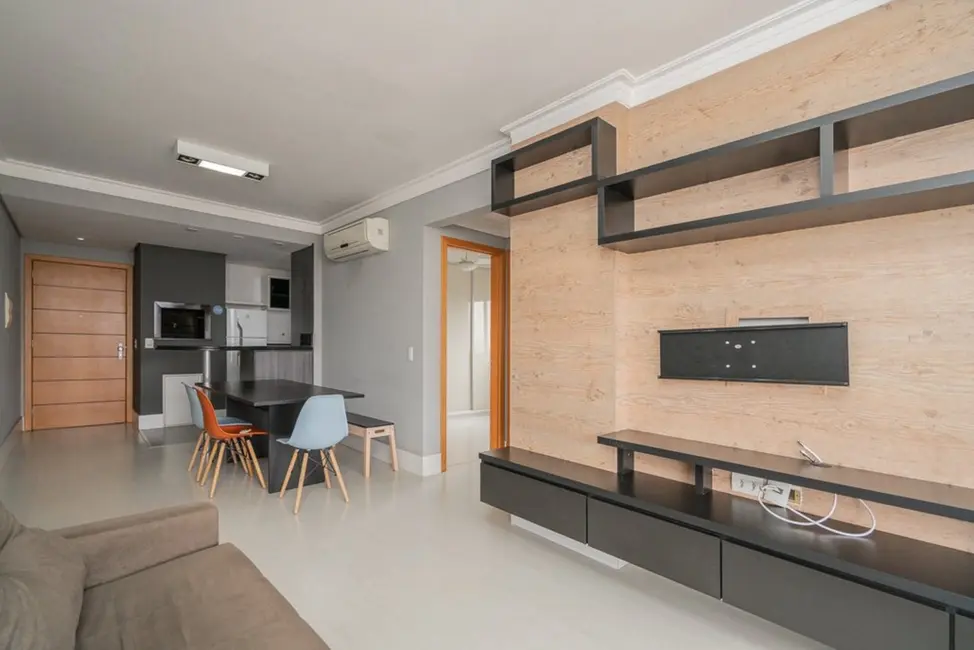 Foto 5 de Apartamento com 2 quartos à venda, 67m2 em Passo da Areia, Porto Alegre - RS