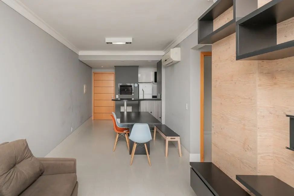 Foto 4 de Apartamento com 2 quartos à venda, 67m2 em Passo da Areia, Porto Alegre - RS