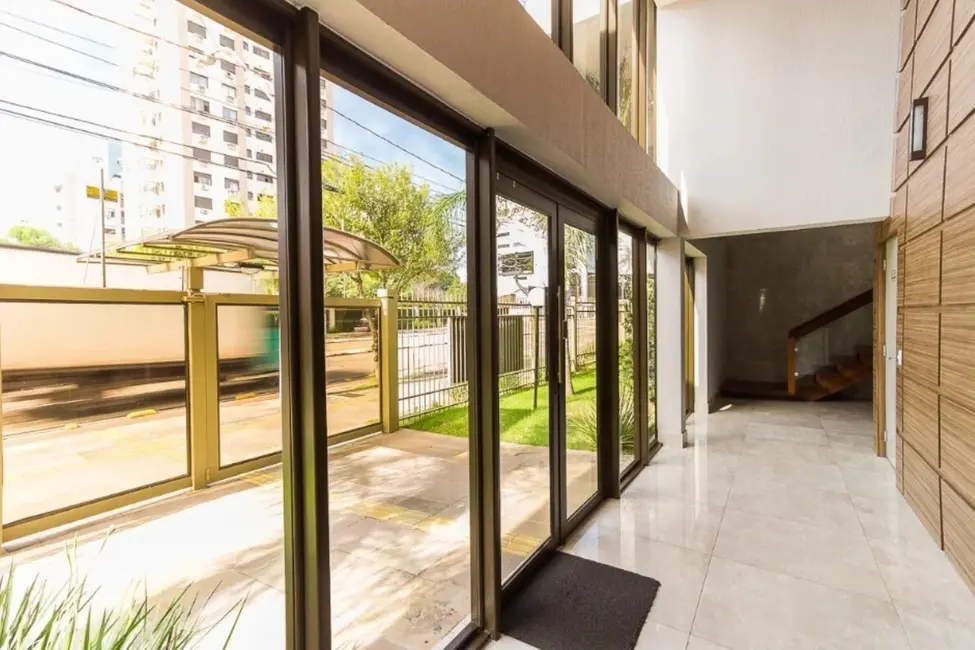Apartamento com 2 quartos à venda, 127m2 em Menino Deus, Porto Alegre - RS - imagem 2 Foto 2 de Apartamento com 2 quartos à venda, 127m2 em Menino Deus, Porto Alegre - RS