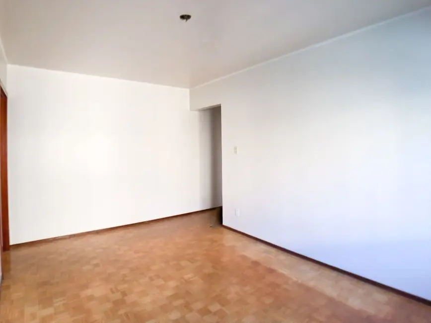 Foto 3 de Apartamento com 2 quartos à venda, 67m2 em Medianeira, Porto Alegre - RS