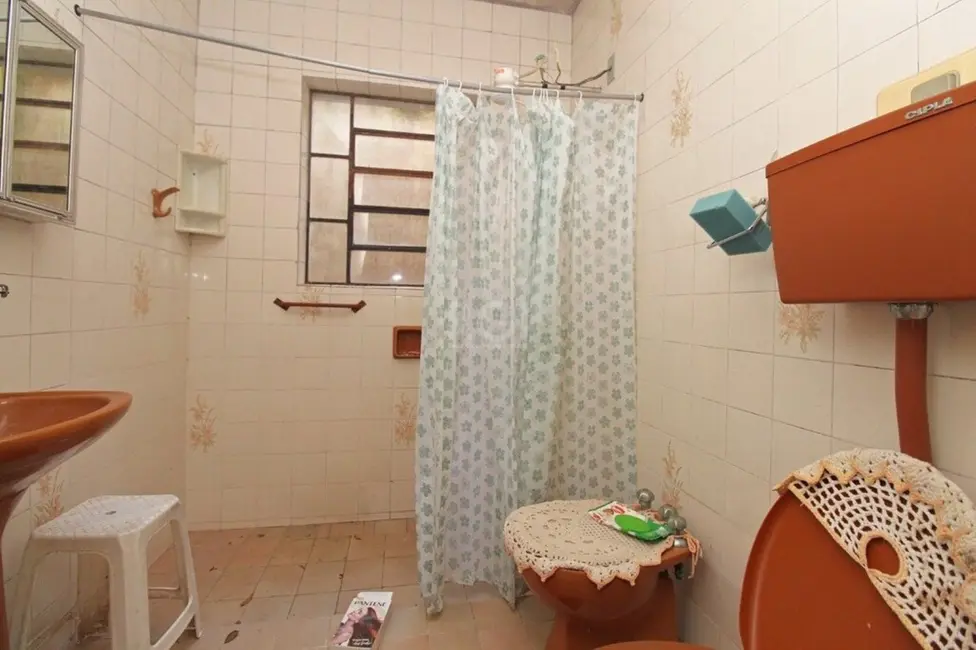 Casa com 6 quartos à venda, 300m2 em Glória, Porto Alegre - RS - imagem 8 Foto 8 de Casa com 6 quartos à venda, 300m2 em Glória, Porto Alegre - RS