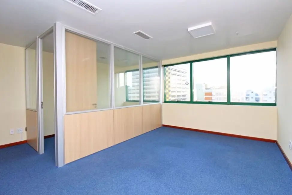 Sala Comercial à venda, 35m2 em Centro Histórico, Porto Alegre - RS - imagem 3 Foto 3 de Sala Comercial à venda, 35m2 em Centro Histórico, Porto Alegre - RS