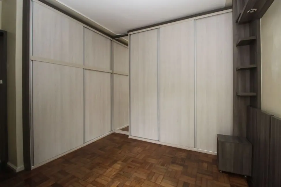 Apartamento com 3 quartos à venda, 89m2 em Centro Histórico, Porto Alegre - RS - imagem 8 Foto 8 de Apartamento com 3 quartos à venda, 89m2 em Centro Histórico, Porto Alegre - RS