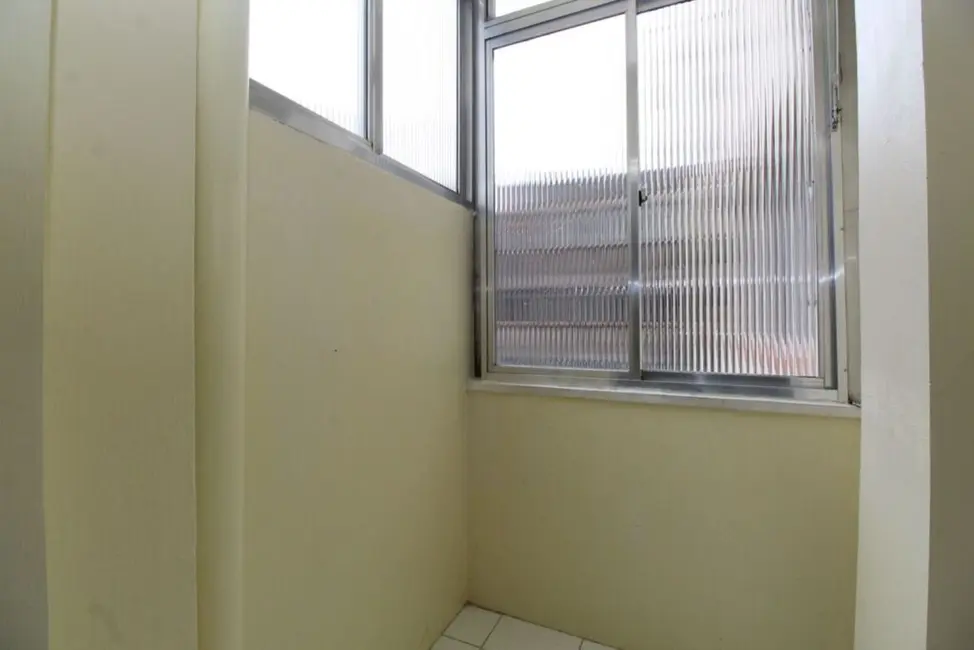 Apartamento com 3 quartos à venda, 89m2 em Centro Histórico, Porto Alegre - RS - imagem 9 Foto 9 de Apartamento com 3 quartos à venda, 89m2 em Centro Histórico, Porto Alegre - RS