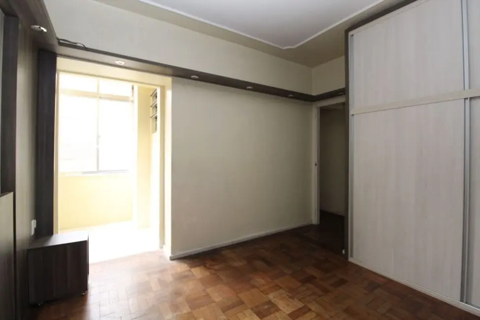 Apartamento com 3 quartos à venda, 89m2 em Centro Histórico, Porto Alegre - RS - imagem 6 Foto 6 de Apartamento com 3 quartos à venda, 89m2 em Centro Histórico, Porto Alegre - RS