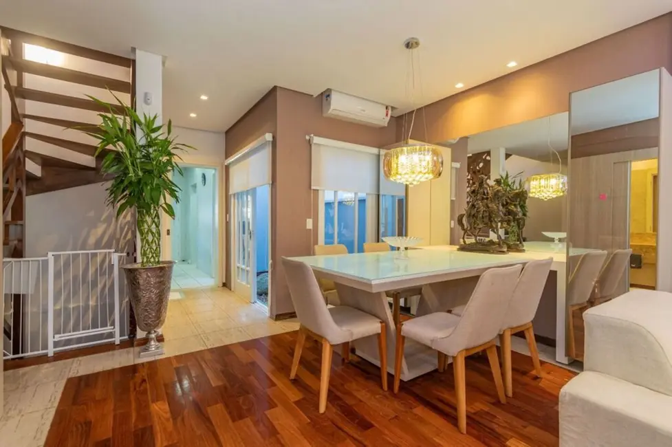 Casa com 5 quartos à venda, 472m2 em Vila Ipiranga, Porto Alegre - RS - imagem 5 Foto 5 de Casa com 5 quartos à venda, 472m2 em Vila Ipiranga, Porto Alegre - RS