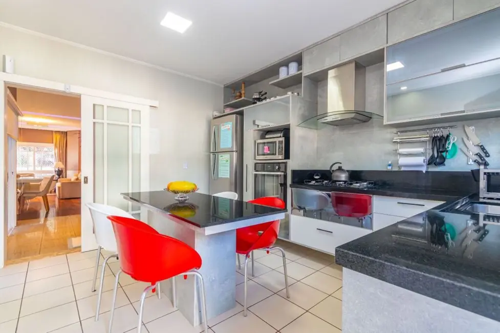 Casa com 5 quartos à venda, 472m2 em Vila Ipiranga, Porto Alegre - RS - imagem 6 Foto 6 de Casa com 5 quartos à venda, 472m2 em Vila Ipiranga, Porto Alegre - RS