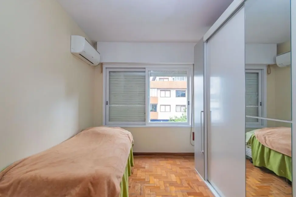 Apartamento com 3 quartos à venda, 105m2 em Auxiliadora, Porto Alegre - RS - imagem 6 Foto 6 de Apartamento com 3 quartos à venda, 105m2 em Auxiliadora, Porto Alegre - RS