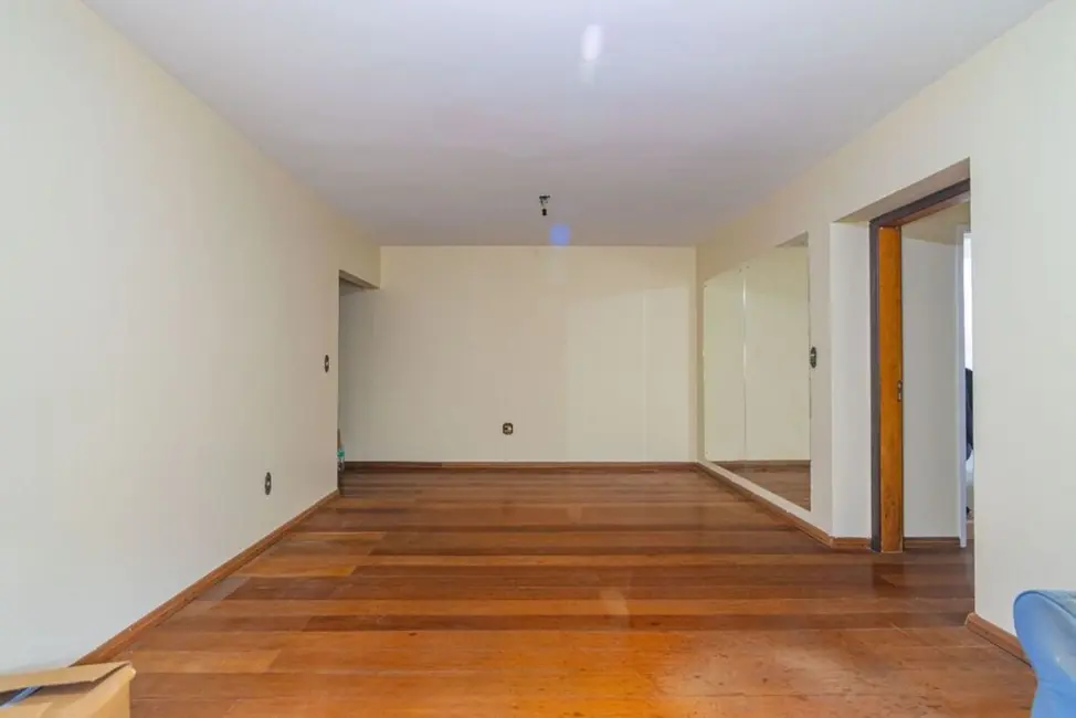 Apartamento com 3 quartos à venda, 105m2 em Auxiliadora, Porto Alegre - RS - imagem 3 Foto 3 de Apartamento com 3 quartos à venda, 105m2 em Auxiliadora, Porto Alegre - RS