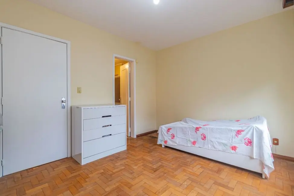 Apartamento com 3 quartos à venda, 105m2 em Auxiliadora, Porto Alegre - RS - imagem 9 Foto 9 de Apartamento com 3 quartos à venda, 105m2 em Auxiliadora, Porto Alegre - RS