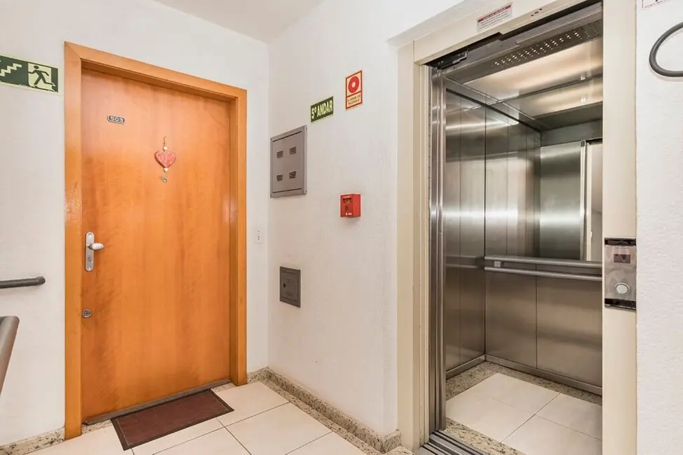 Apartamento com 2 quartos à venda, 79m2 em Menino Deus, Porto Alegre - RS - imagem 3 Foto 3 de Apartamento com 2 quartos à venda, 79m2 em Menino Deus, Porto Alegre - RS