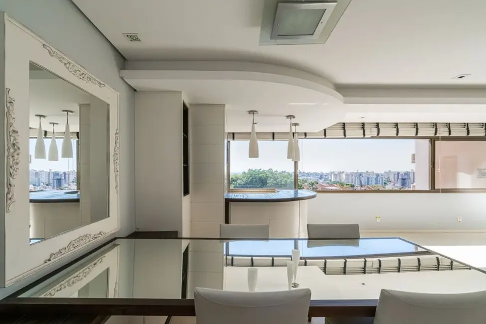 Apartamento com 3 quartos à venda, 119m2 em Higienópolis, Porto Alegre - RS - imagem 3 Foto 3 de Apartamento com 3 quartos à venda, 119m2 em Higienópolis, Porto Alegre - RS