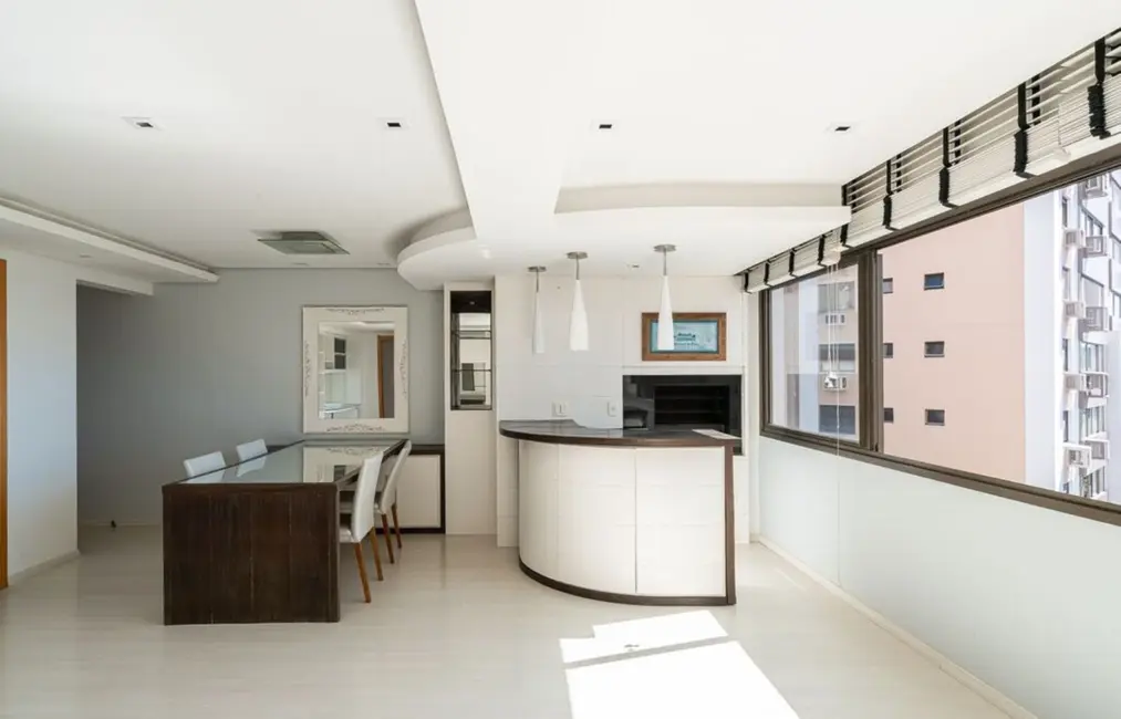 Apartamento com 3 quartos à venda, 119m2 em Higienópolis, Porto Alegre - RS - imagem 9 Foto 9 de Apartamento com 3 quartos à venda, 119m2 em Higienópolis, Porto Alegre - RS