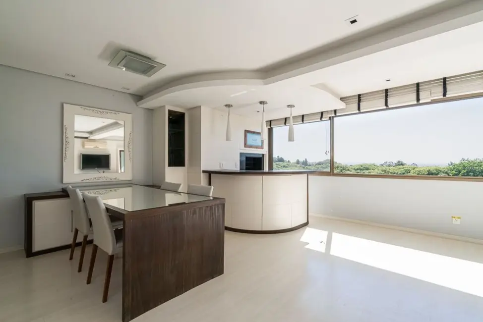 Apartamento com 3 quartos à venda, 119m2 em Higienópolis, Porto Alegre - RS - imagem 6 Foto 6 de Apartamento com 3 quartos à venda, 119m2 em Higienópolis, Porto Alegre - RS