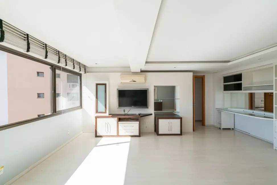 Apartamento com 3 quartos à venda, 119m2 em Higienópolis, Porto Alegre - RS - imagem 8 Foto 8 de Apartamento com 3 quartos à venda, 119m2 em Higienópolis, Porto Alegre - RS