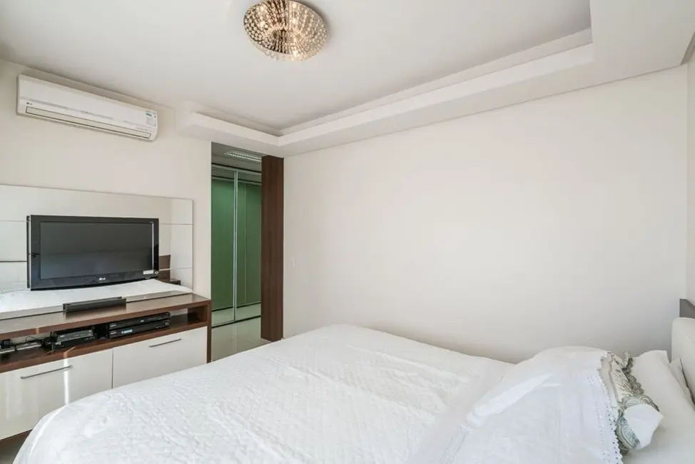 Apartamento com 3 quartos à venda, 120m2 em Jardim Europa, Porto Alegre - RS - imagem 4 Foto 4 de Apartamento com 3 quartos à venda, 120m2 em Jardim Europa, Porto Alegre - RS