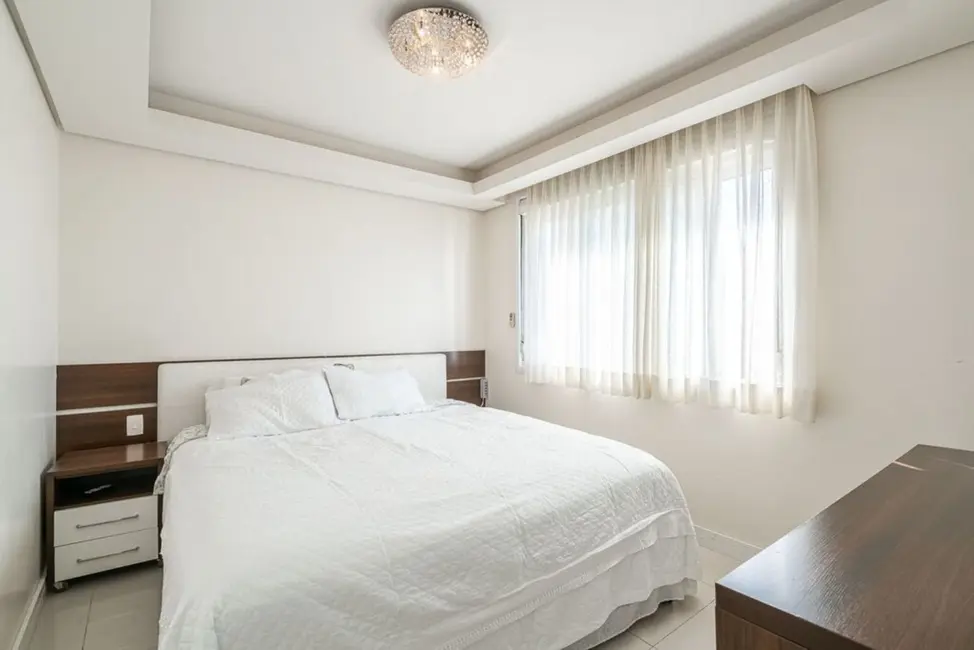 Apartamento com 3 quartos à venda, 120m2 em Jardim Europa, Porto Alegre - RS - imagem 3 Foto 3 de Apartamento com 3 quartos à venda, 120m2 em Jardim Europa, Porto Alegre - RS