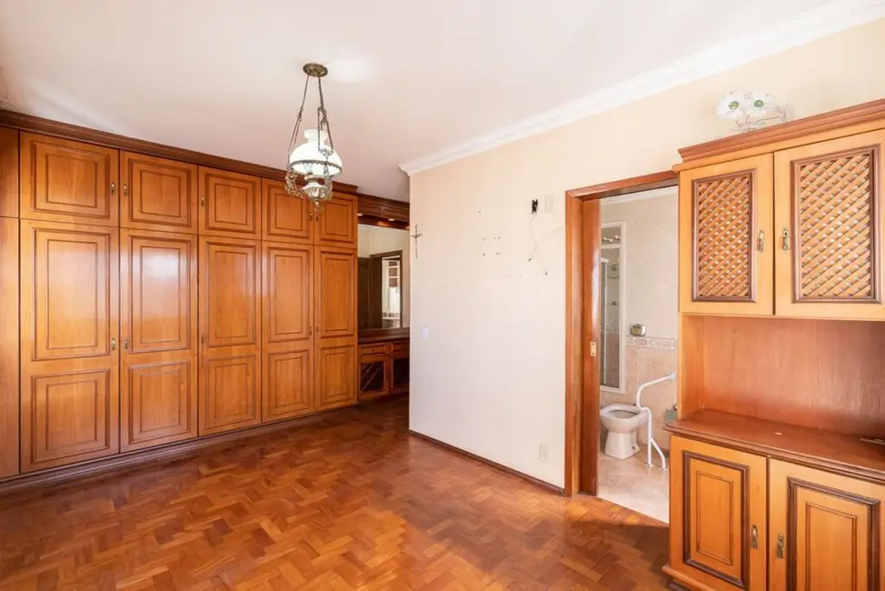 Apartamento com 3 quartos à venda, 169m2 em Independência, Porto Alegre - RS - imagem 8 Foto 8 de Apartamento com 3 quartos à venda, 169m2 em Independência, Porto Alegre - RS
