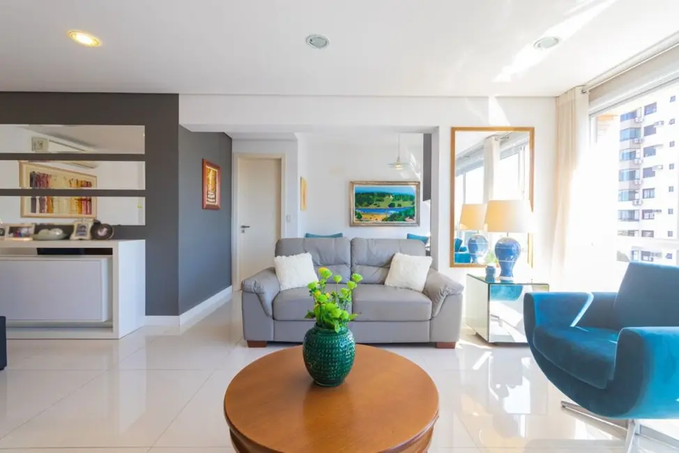 Apartamento com 3 quartos à venda, 102m2 em Menino Deus, Porto Alegre - RS - imagem 9 Foto 9 de Apartamento com 3 quartos à venda, 102m2 em Menino Deus, Porto Alegre - RS