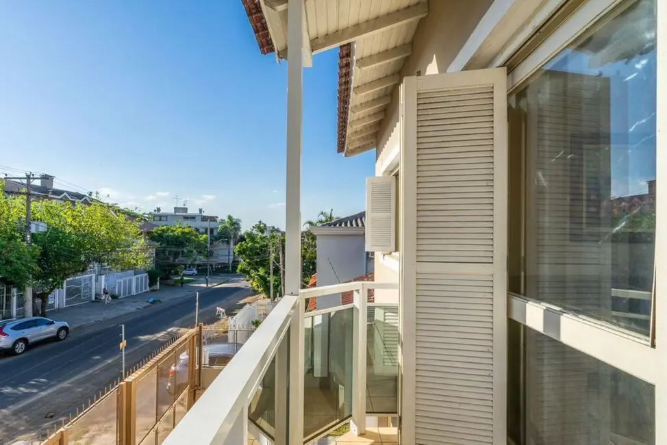 Foto 2 de Casa com 3 quartos à venda, 265m2 em Chácara das Pedras, Porto Alegre - RS