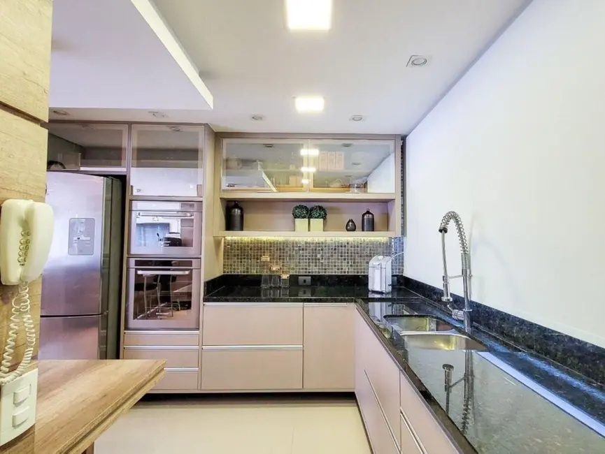 Apartamento com 4 quartos à venda, 160m2 em Menino Deus, Porto Alegre - RS - imagem 8 Foto 8 de Apartamento com 4 quartos à venda, 160m2 em Menino Deus, Porto Alegre - RS