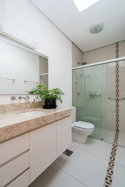 Casa com 3 quartos à venda, 326m2 em Medianeira, Porto Alegre - RS - imagem 8 Foto 8 de Casa com 3 quartos à venda, 326m2 em Medianeira, Porto Alegre - RS