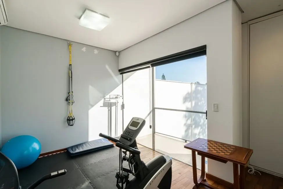 Casa com 3 quartos à venda, 326m2 em Medianeira, Porto Alegre - RS - imagem 7 Foto 7 de Casa com 3 quartos à venda, 326m2 em Medianeira, Porto Alegre - RS