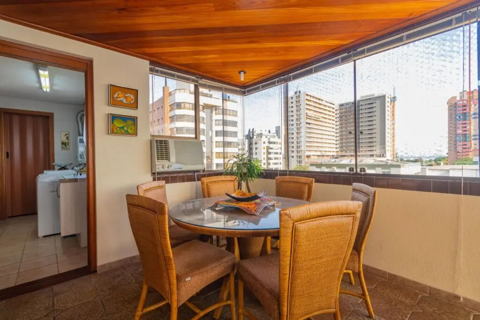 Apartamento com 3 quartos à venda, 157m2 em Menino Deus, Porto Alegre - RS - imagem 8 Foto 8 de Apartamento com 3 quartos à venda, 157m2 em Menino Deus, Porto Alegre - RS