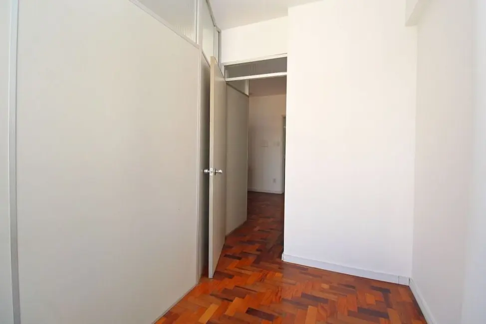 Sala Comercial à venda, 50m2 em Centro Histórico, Porto Alegre - RS - imagem 8 Foto 8 de Sala Comercial à venda, 50m2 em Centro Histórico, Porto Alegre - RS