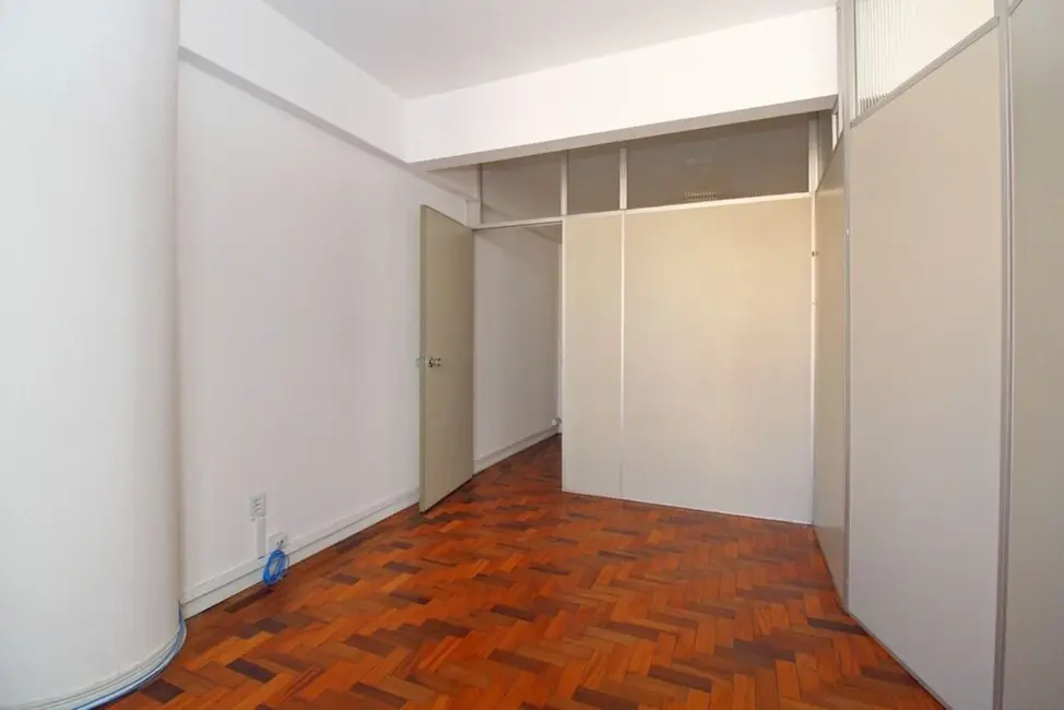 Sala Comercial à venda, 50m2 em Centro Histórico, Porto Alegre - RS - imagem 3 Foto 3 de Sala Comercial à venda, 50m2 em Centro Histórico, Porto Alegre - RS