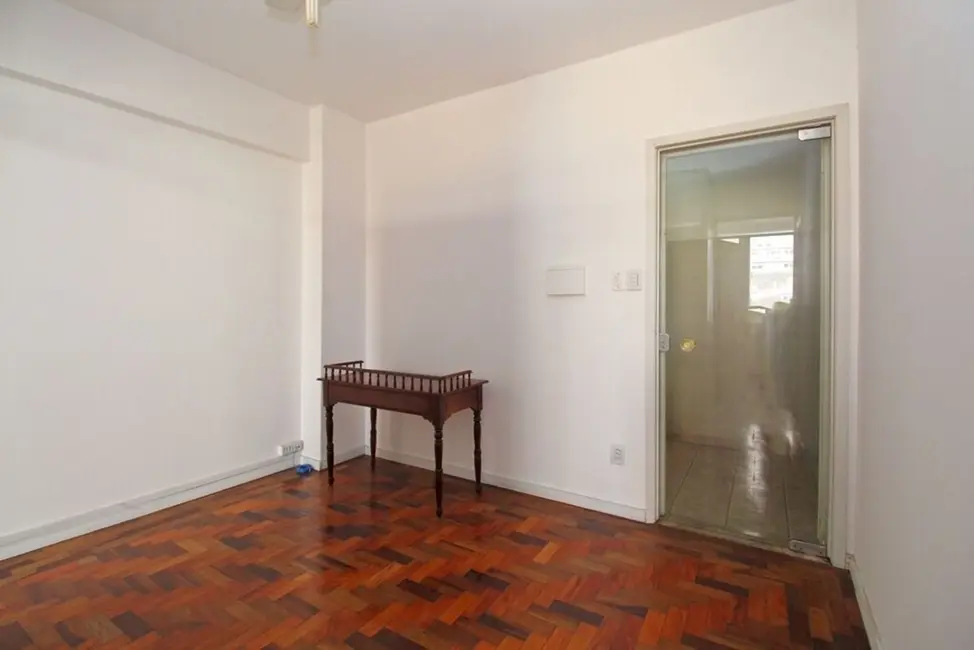 Sala Comercial à venda, 50m2 em Centro Histórico, Porto Alegre - RS - imagem 6 Foto 6 de Sala Comercial à venda, 50m2 em Centro Histórico, Porto Alegre - RS