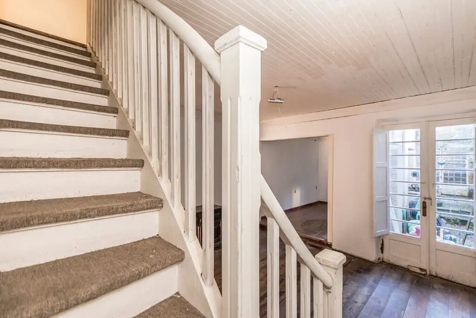 Casa com 3 quartos à venda, 305m2 em Floresta, Porto Alegre - RS - imagem 4 Foto 4 de Casa com 3 quartos à venda, 305m2 em Floresta, Porto Alegre - RS