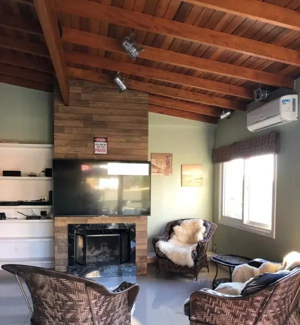 Apartamento com 2 quartos à venda, 156m2 em Menino Deus, Porto Alegre - RS - imagem 4 Foto 4 de Apartamento com 2 quartos à venda, 156m2 em Menino Deus, Porto Alegre - RS