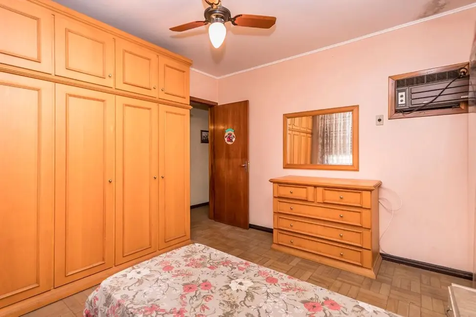 Casa com 2 quartos à venda, 150m2 em Nonoai, Porto Alegre - RS - imagem 6 Foto 6 de Casa com 2 quartos à venda, 150m2 em Nonoai, Porto Alegre - RS
