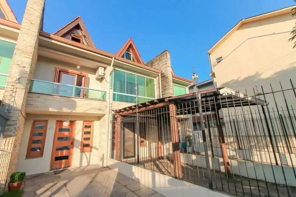 Casa com 3 quartos à venda, 118m2 em Porto Alegre - RS - imagem 2 Foto 2 de Casa com 3 quartos à venda, 118m2 em Porto Alegre - RS