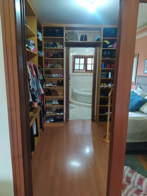 Casa com 4 quartos à venda, 322m2 em Glória, Porto Alegre - RS - imagem 7 Foto 7 de Casa com 4 quartos à venda, 322m2 em Glória, Porto Alegre - RS