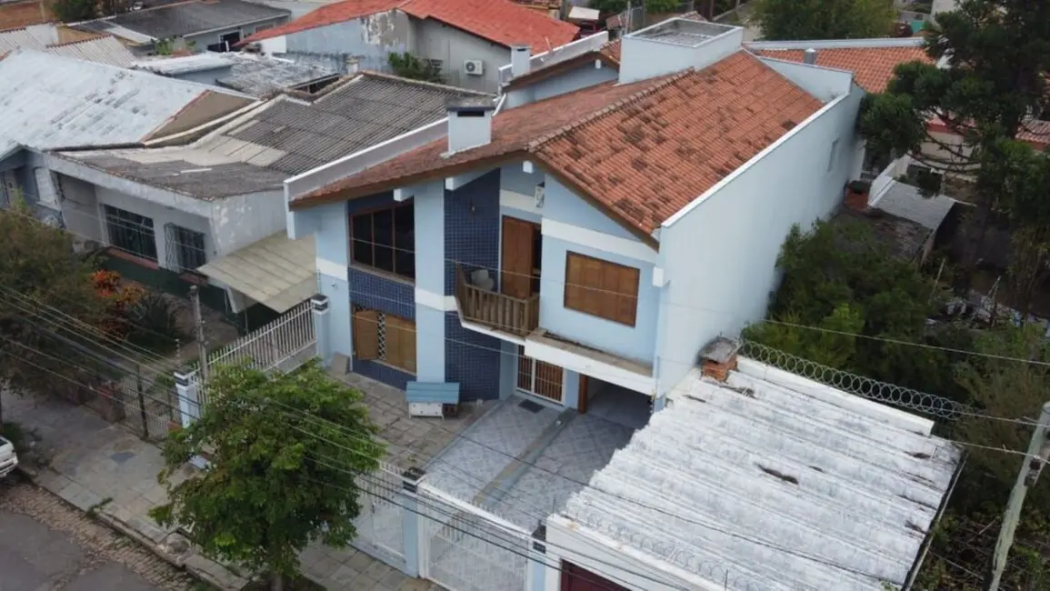 Foto 2 de Casa com 4 quartos à venda, 322m2 em Glória, Porto Alegre - RS