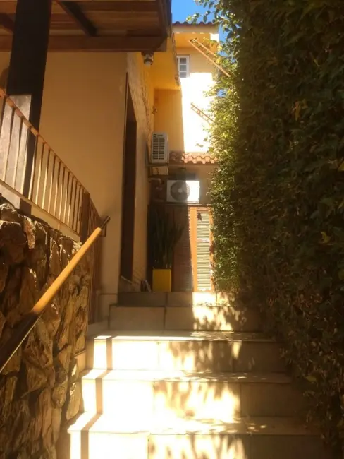 Foto 3 de Casa com 3 quartos à venda, 240m2 em Santa Tereza, Porto Alegre - RS