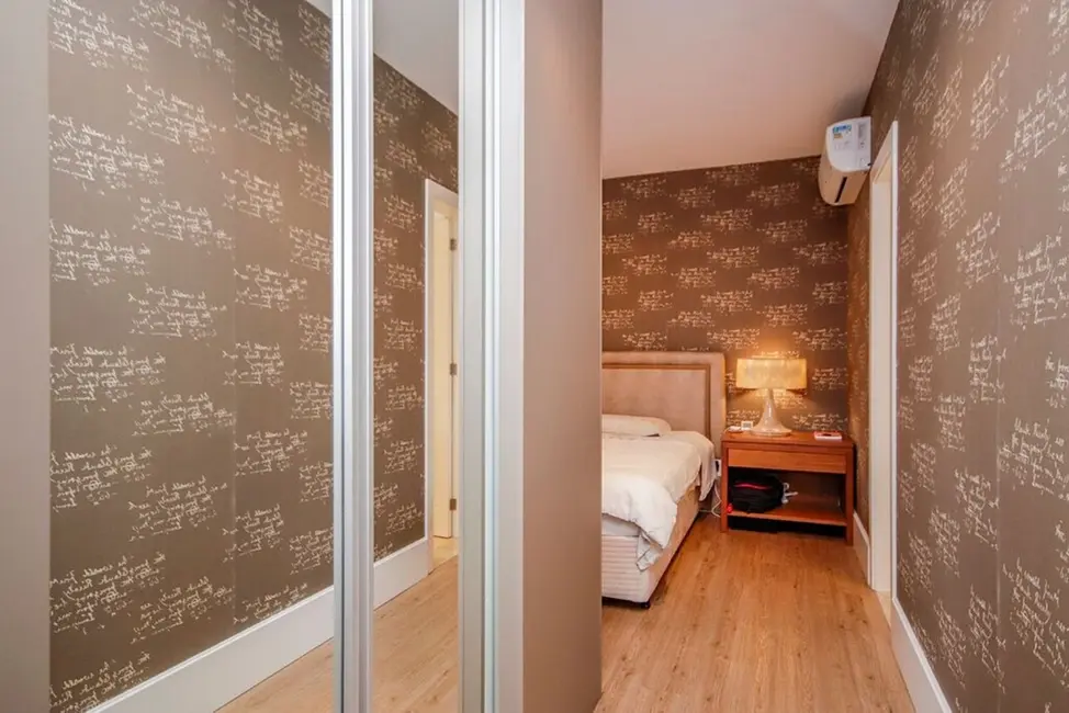 Apartamento com 2 quartos à venda, 157m2 em Menino Deus, Porto Alegre - RS - imagem 9 Foto 9 de Apartamento com 2 quartos à venda, 157m2 em Menino Deus, Porto Alegre - RS