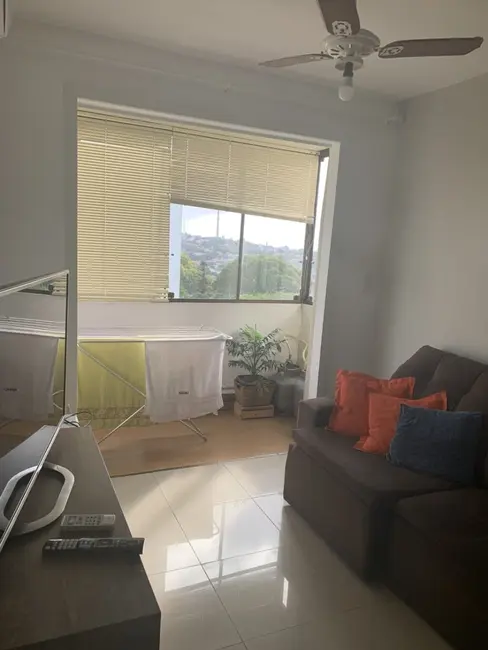 Foto 2 de Apartamento com 2 quartos à venda, 68m2 em Medianeira, Porto Alegre - RS