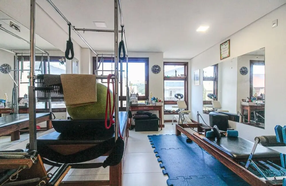 Foto 2 de Casa com 2 quartos à venda, 179m2 em Hípica, Porto Alegre - RS