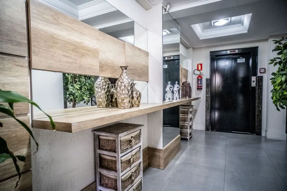 Apartamento com 3 quartos à venda, 255m2 em Jardim Itu, Porto Alegre - RS - imagem 1 Foto 1 de Apartamento com 3 quartos à venda, 255m2 em Jardim Itu, Porto Alegre - RS