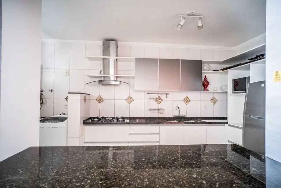 Apartamento com 3 quartos à venda, 255m2 em Jardim Itu, Porto Alegre - RS - imagem 7 Foto 7 de Apartamento com 3 quartos à venda, 255m2 em Jardim Itu, Porto Alegre - RS