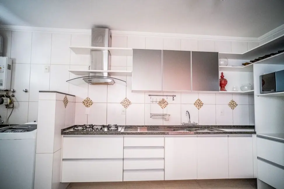 Apartamento com 3 quartos à venda, 255m2 em Jardim Itu, Porto Alegre - RS - imagem 8 Foto 8 de Apartamento com 3 quartos à venda, 255m2 em Jardim Itu, Porto Alegre - RS