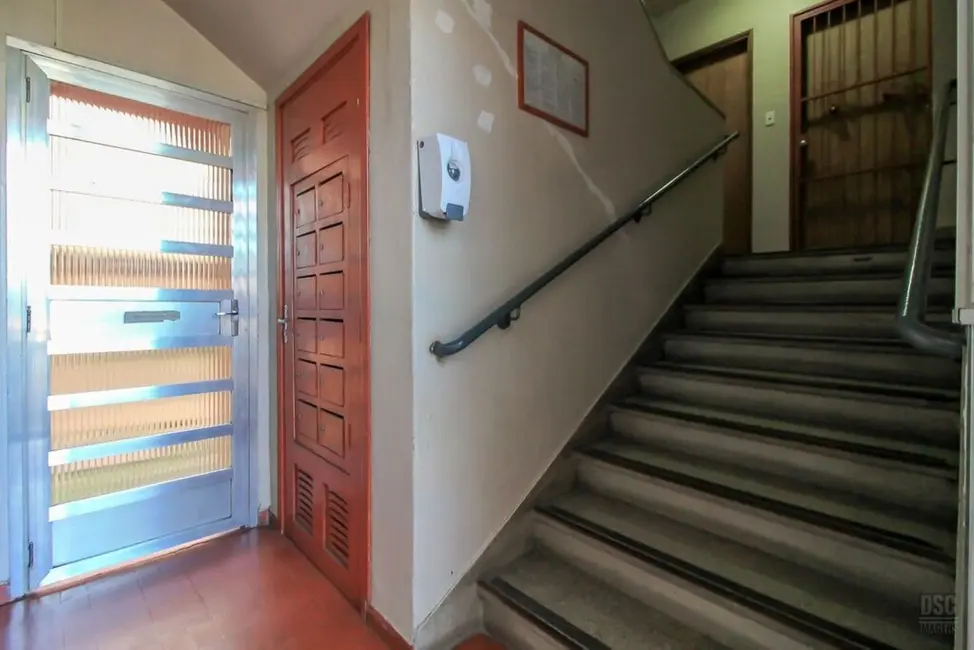 Foto 2 de Apartamento com 2 quartos à venda, 51m2 em Medianeira, Porto Alegre - RS