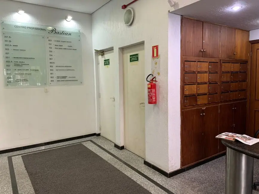 Sala Comercial à venda, 64m2 em Menino Deus, Porto Alegre - RS - imagem 5 Foto 5 de Sala Comercial à venda, 64m2 em Menino Deus, Porto Alegre - RS