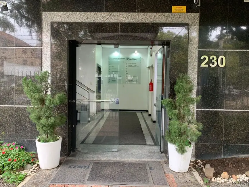 Sala Comercial à venda, 64m2 em Menino Deus, Porto Alegre - RS - imagem 4 Foto 4 de Sala Comercial à venda, 64m2 em Menino Deus, Porto Alegre - RS